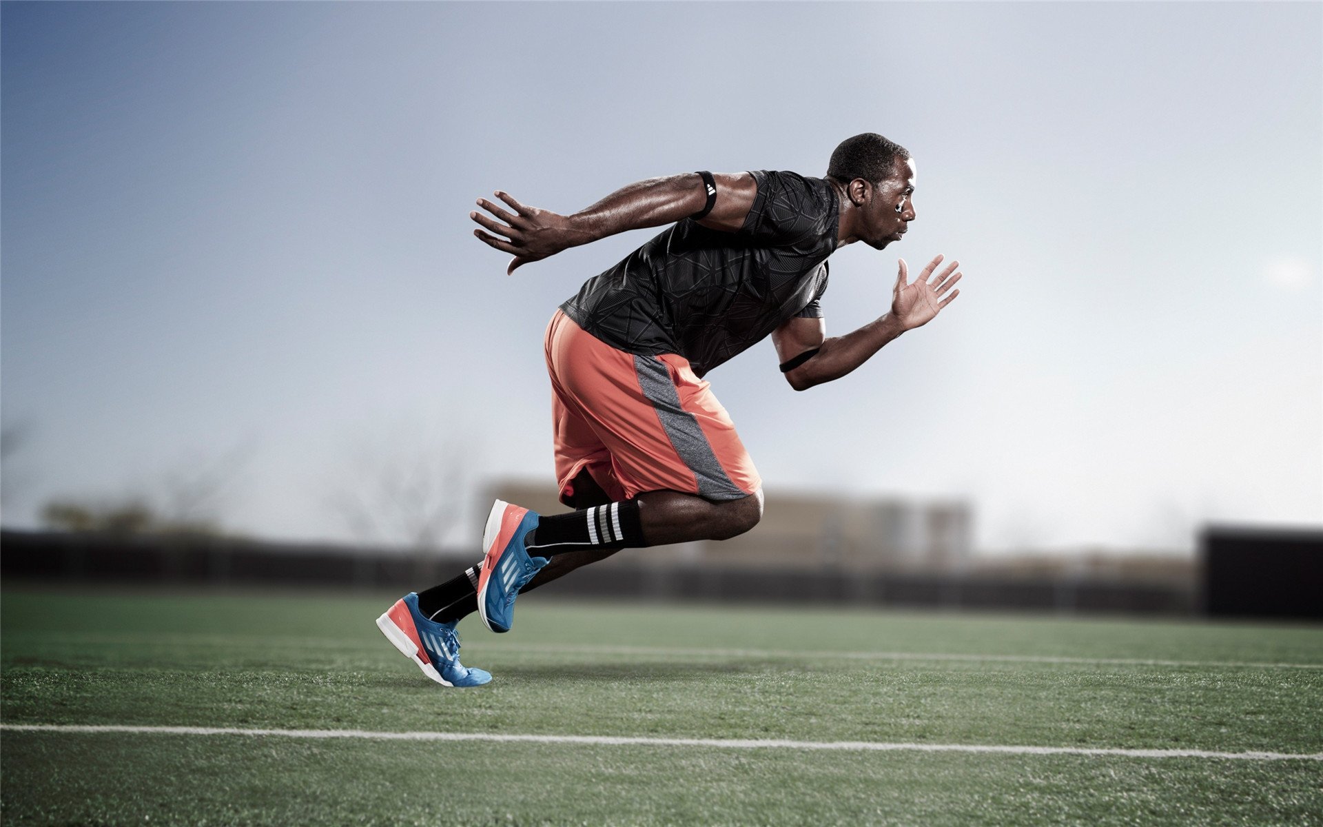 米兰电竞平台-英超比赛中裁判语调与非语言行为对球员情绪波动的影响,用语言或行为对裁判员的判决表示异议