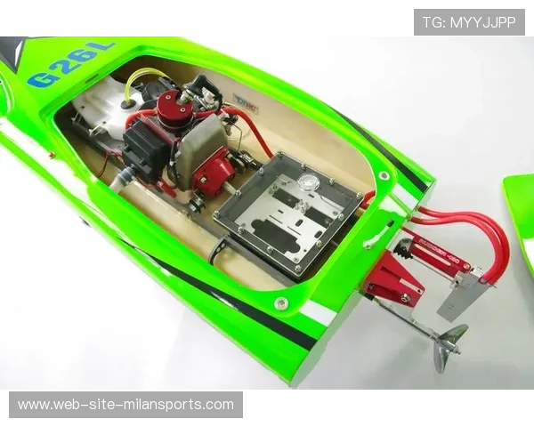 _遥控运动艇：水上速度感突破极限_，遥控竞速艇